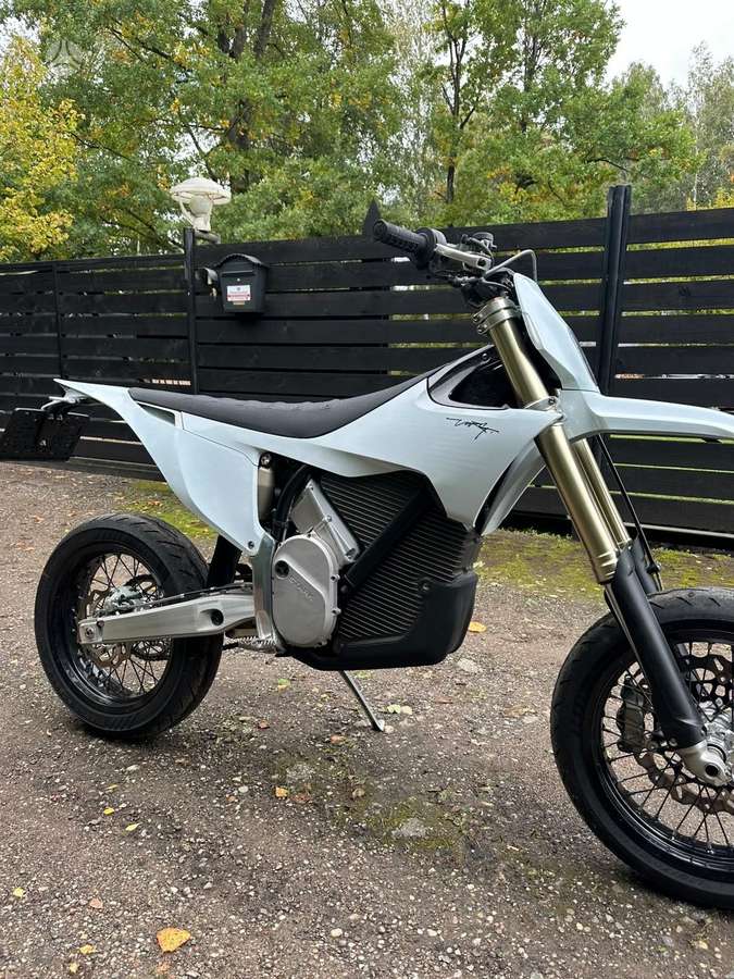 Stark Varg, supermoto