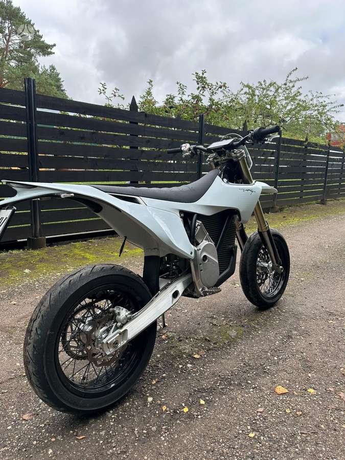 Stark Varg, supermoto
