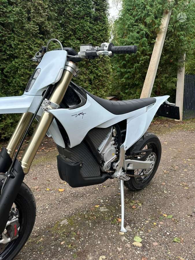 Stark Varg, supermoto