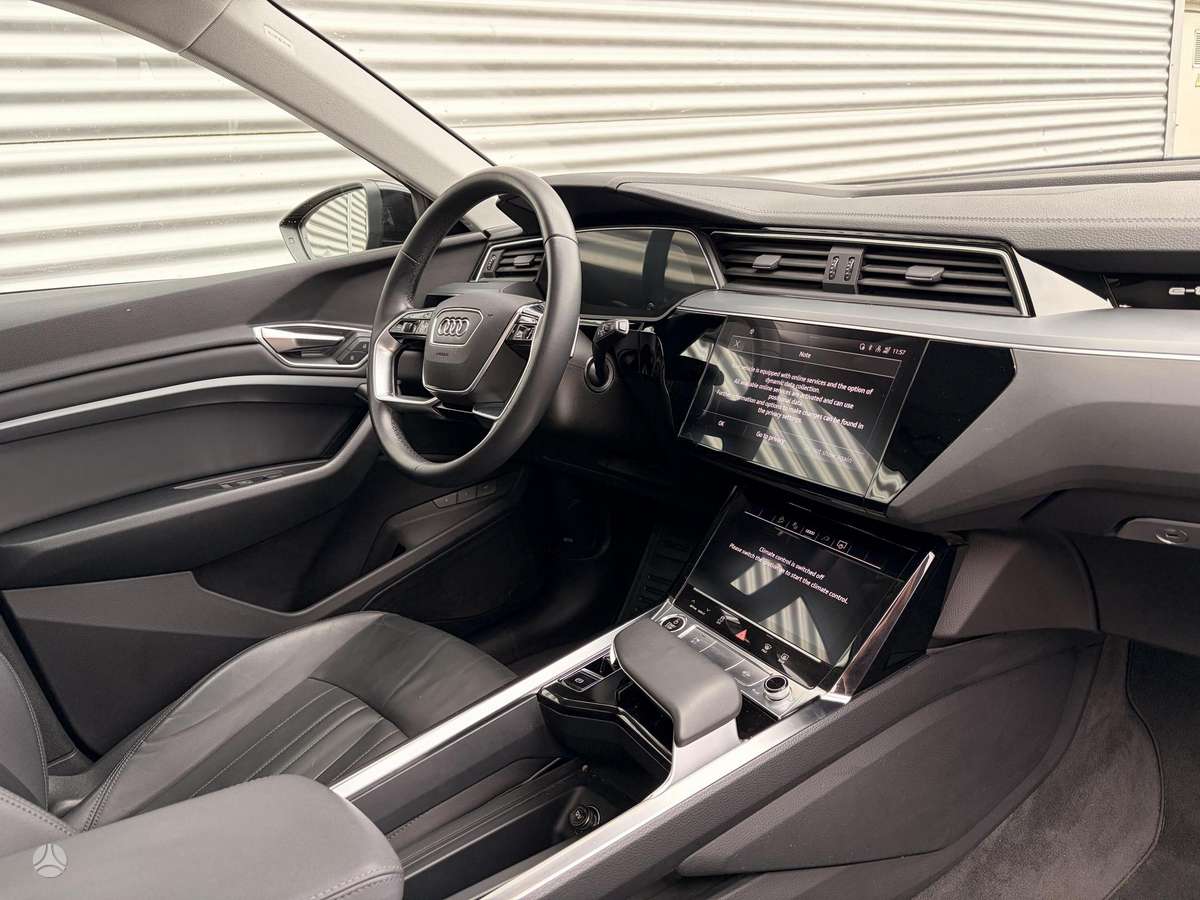 Audi e-tron, 95 kWh, off-road / crossover