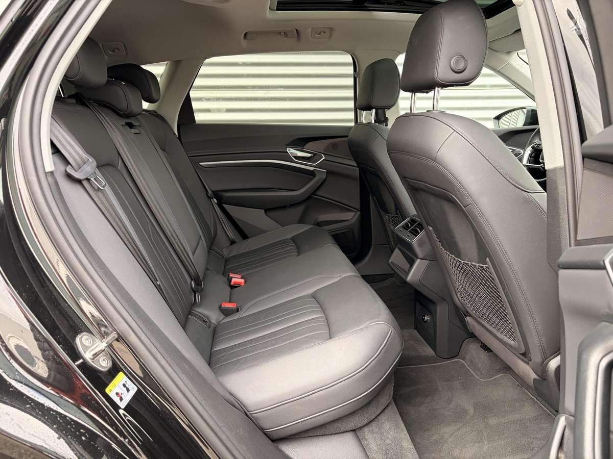 Audi e-tron, 95 kWh, off-road / crossover