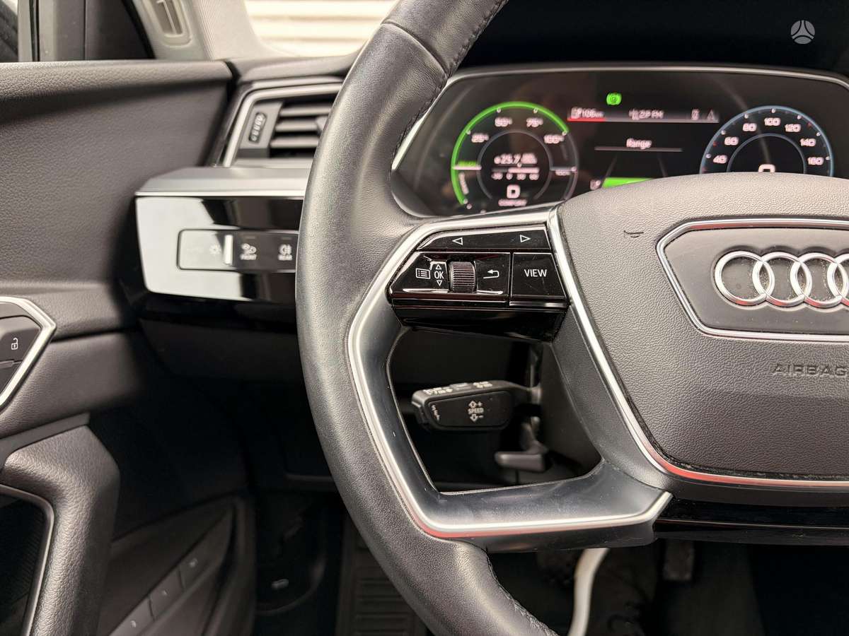 Audi e-tron, 95 kWh, off-road / crossover
