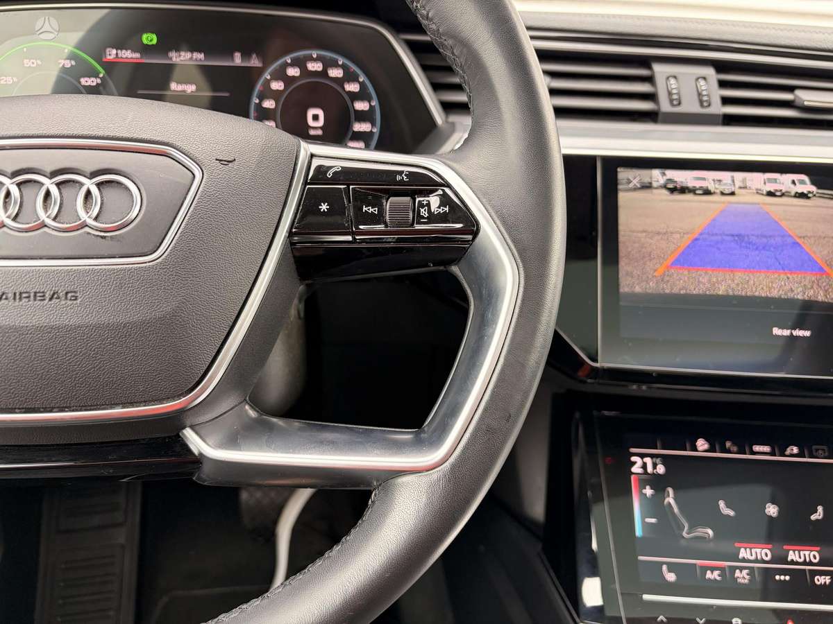 Audi e-tron, 95 kWh, off-road / crossover