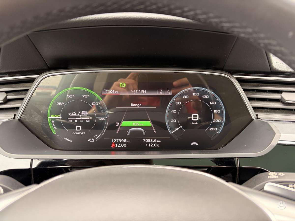 Audi e-tron, 95 kWh, off-road / crossover