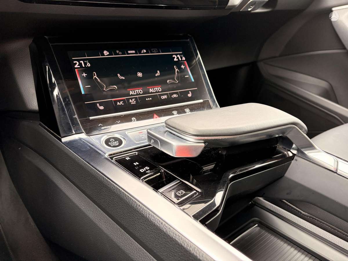 Audi e-tron, 95 kWh, off-road / crossover