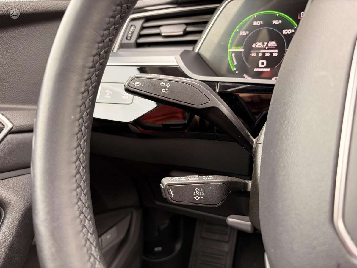 Audi e-tron, 95 kWh, off-road / crossover