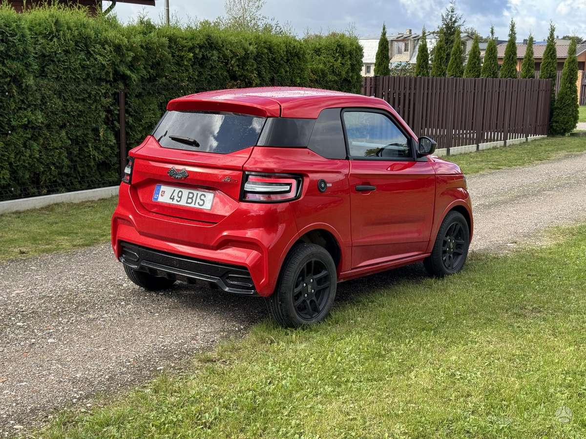 Ligier JS50, hatchback