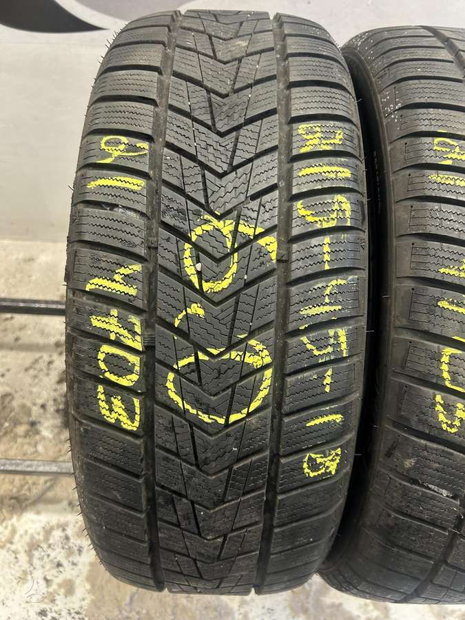 Tracmax S330, žieminės 215/45 R18