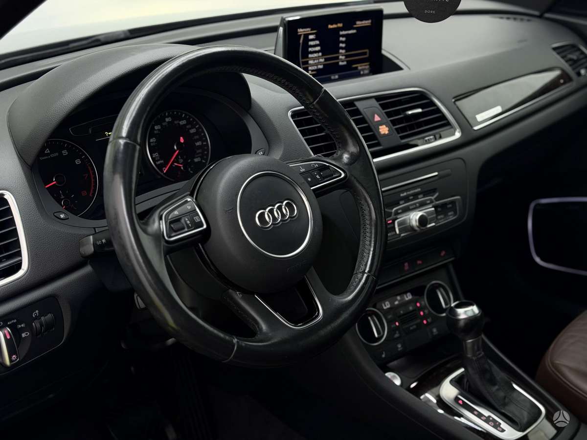 Audi Q3, 2.0 l., off-road / crossover