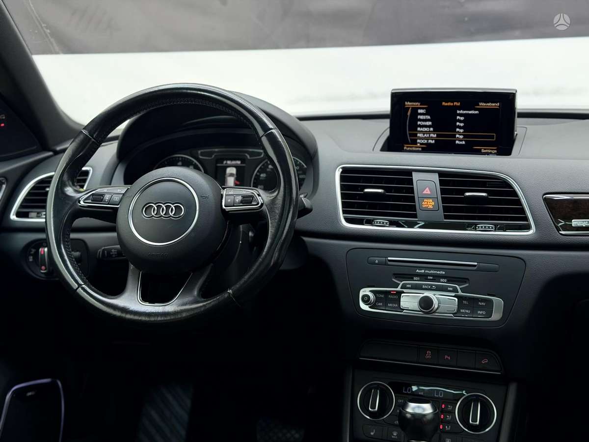 Audi Q3, 2.0 l., off-road / crossover