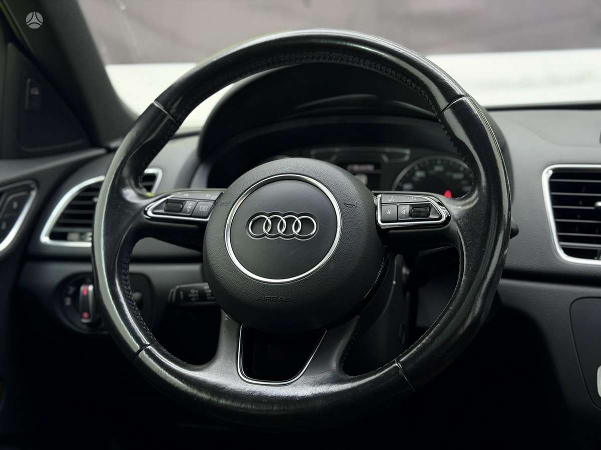 Audi Q3, 2.0 l., off-road / crossover