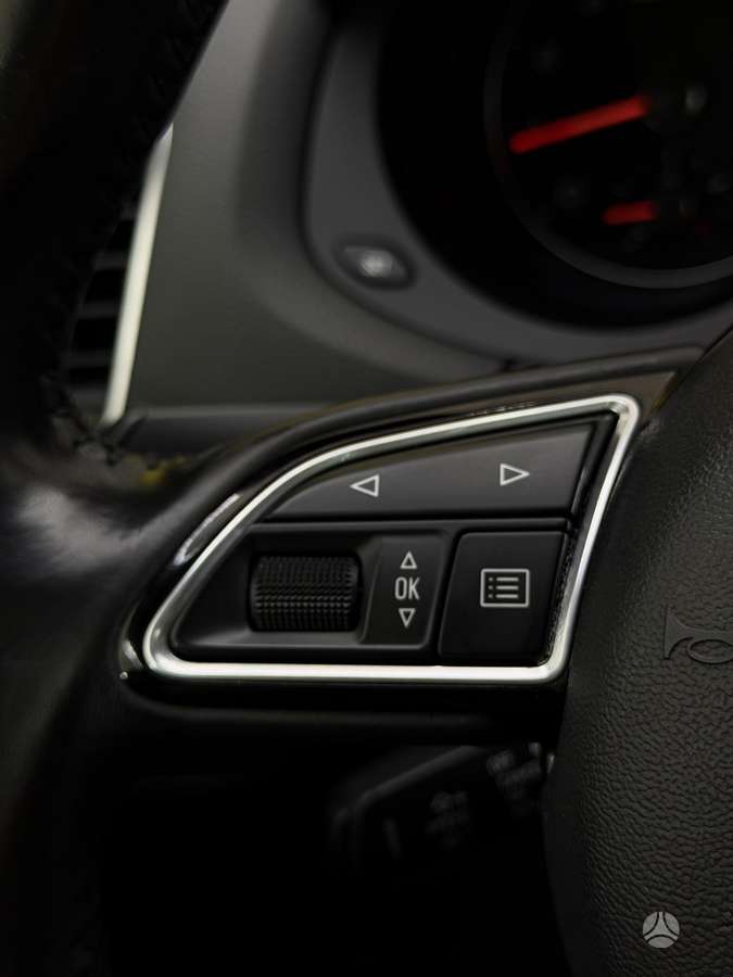 Audi Q3, 2.0 l., off-road / crossover