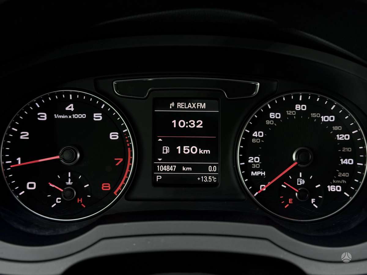 Audi Q3, 2.0 l., off-road / crossover
