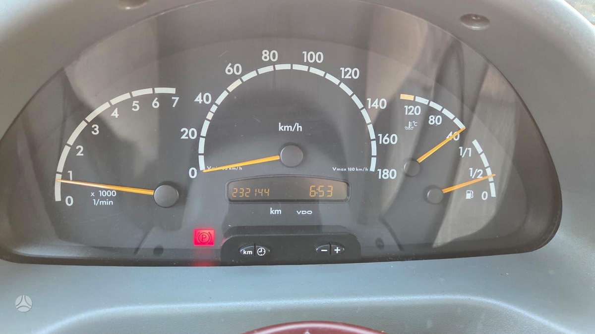 Mercedes-Benz Sprinter 308DC, адаптирован для торговли