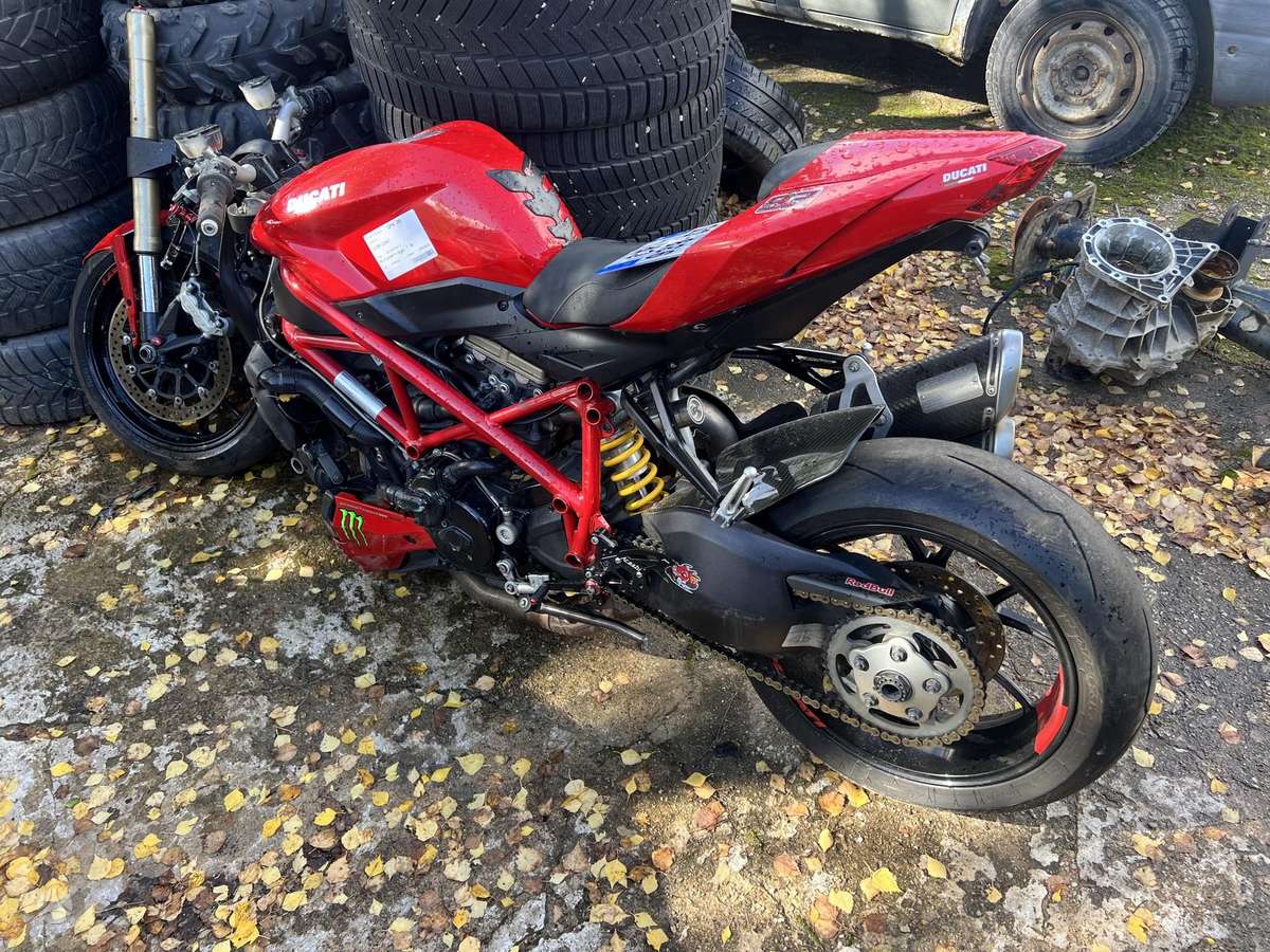Ducati Streetfighter 849cc, street / classic