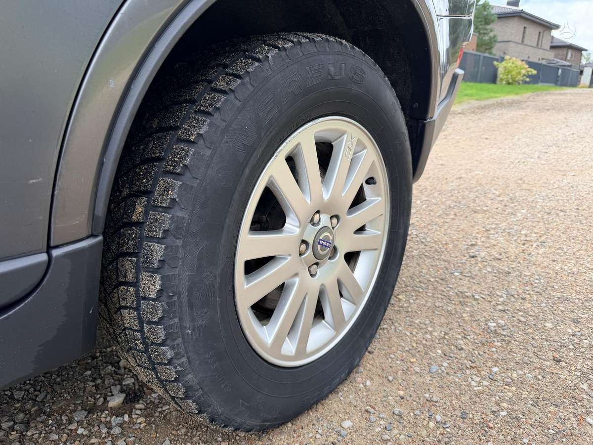 Volvo XC90, 2.4 l., off-road / crossover