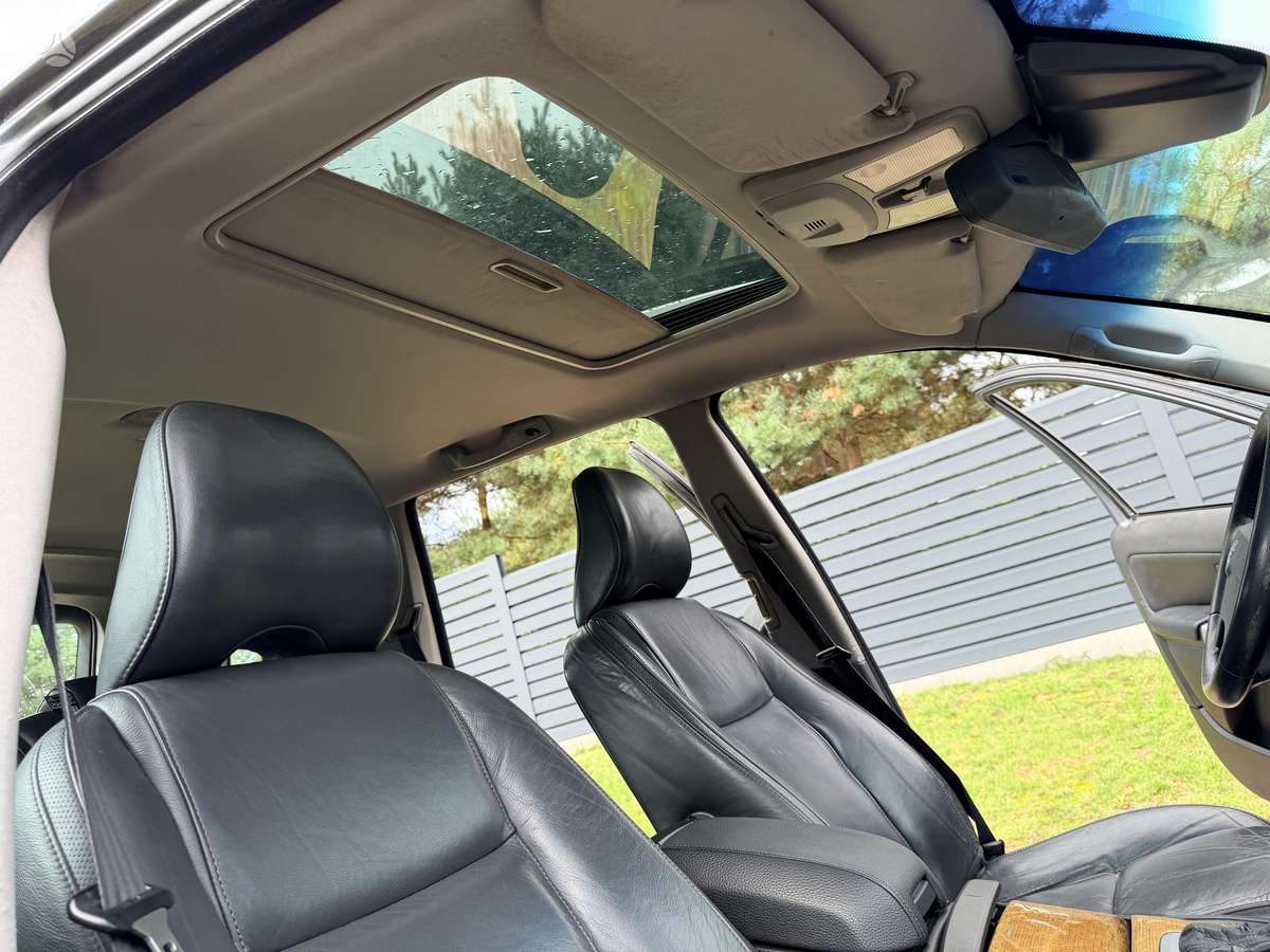Volvo XC90, 2.4 l., off-road / crossover