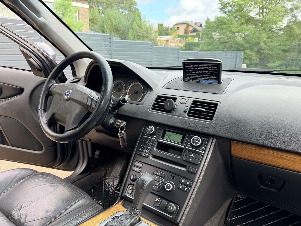 Volvo XC90, 2.4 l., off-road / crossover
