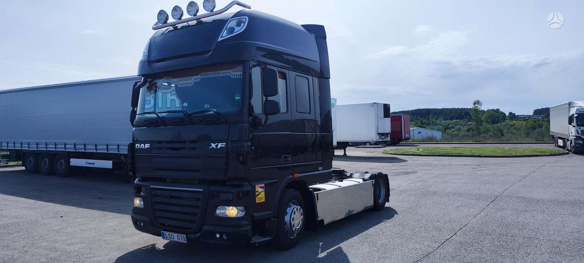 DAF 460 XF Low Deck, double sleeper
