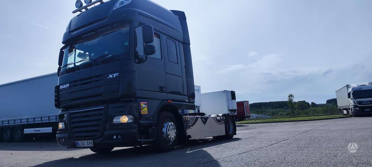 DAF 460 XF Low Deck, double sleeper