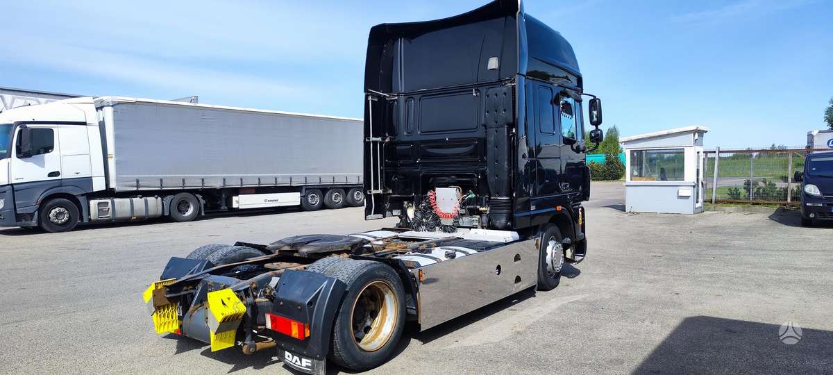 DAF 460 XF Low Deck, double sleeper