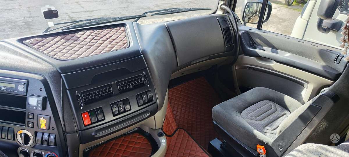 DAF 460 XF Low Deck, double sleeper