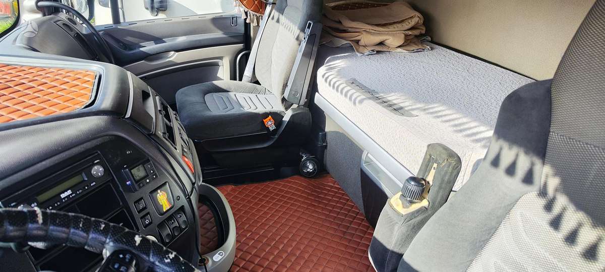 DAF 460 XF Low Deck, double sleeper