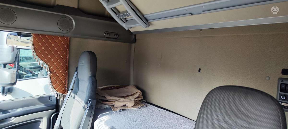 DAF 460 XF Low Deck, double sleeper