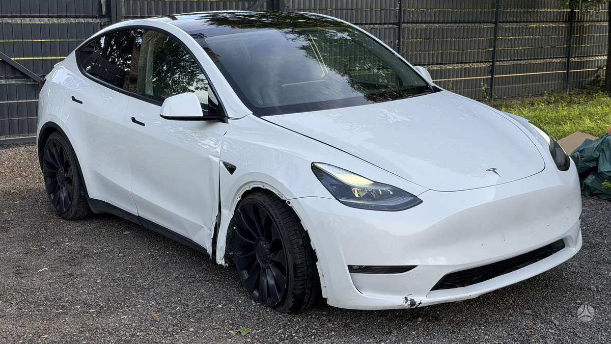 Tesla Model Y, 82 kWh, hatchback