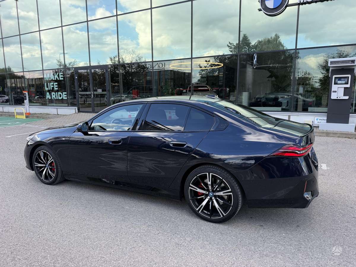 BMW i5, sedanas