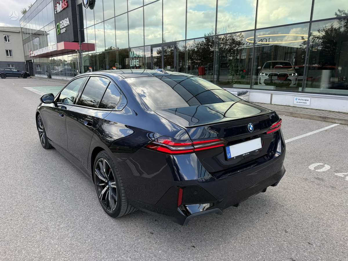 BMW i5, sedanas