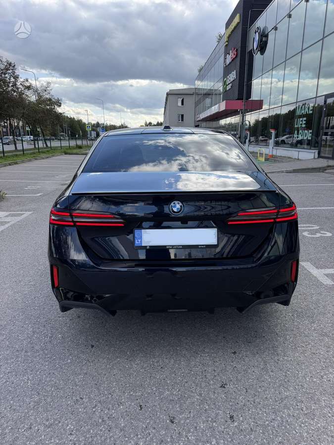 BMW i5, sedanas