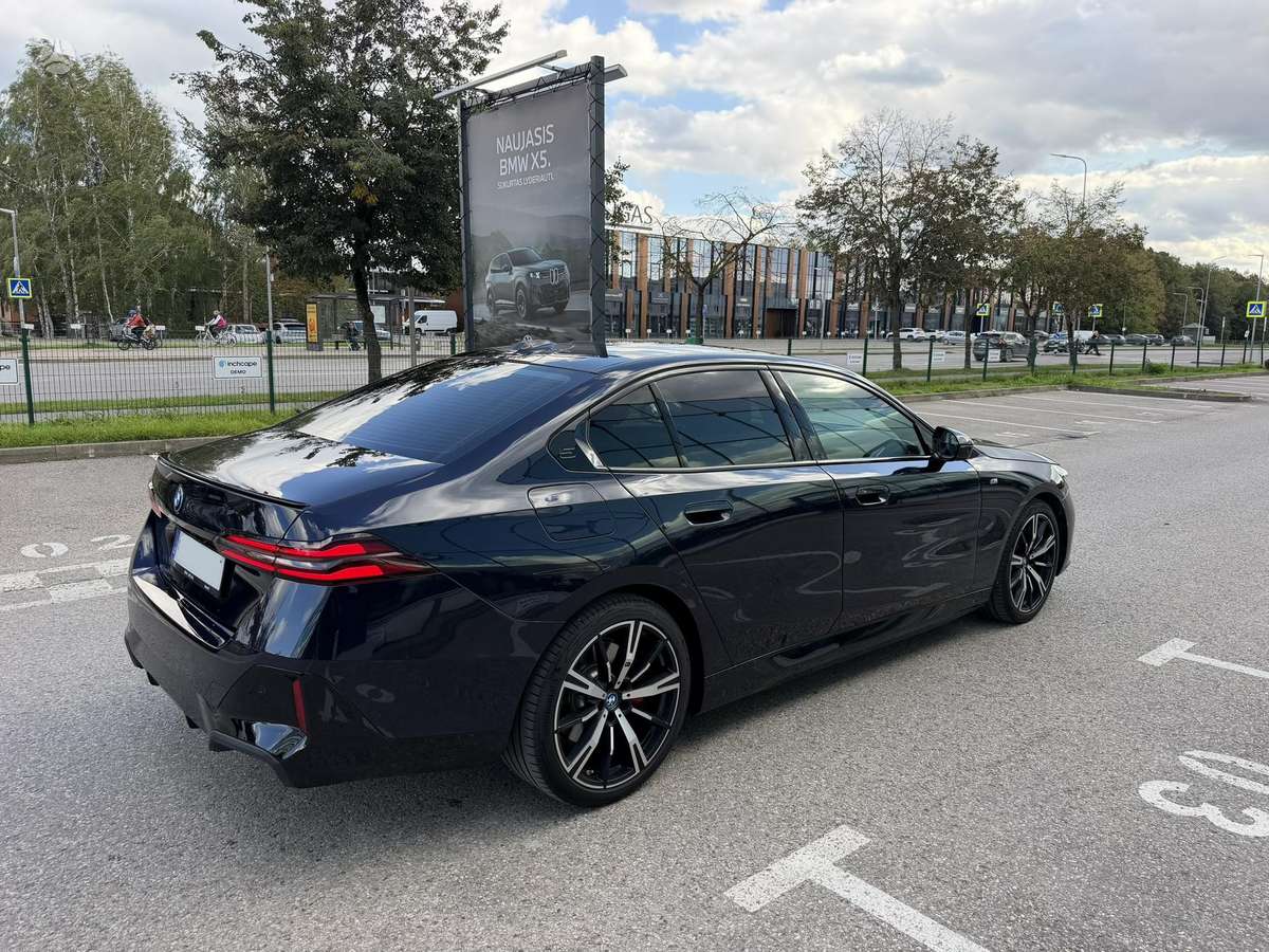 BMW i5, sedanas