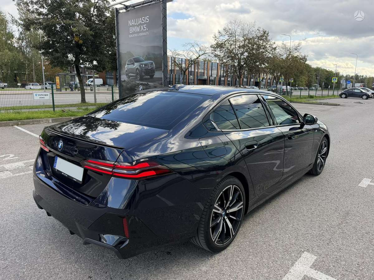 BMW i5, sedanas