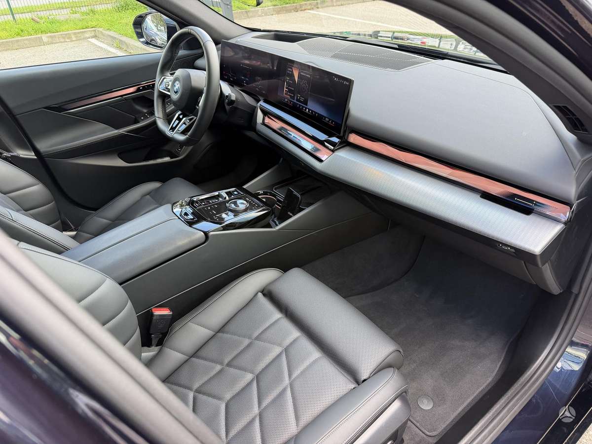 BMW i5, sedanas