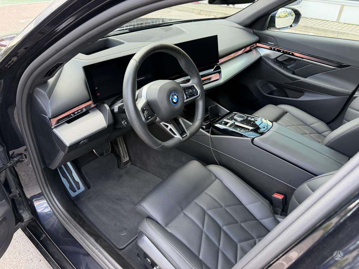 BMW i5, sedanas