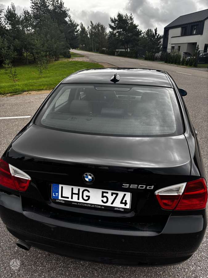 BMW 320, Седан