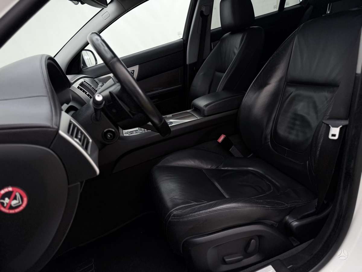 Jaguar XF, 2.2 l., Седан