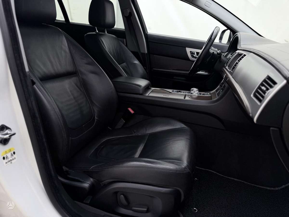 Jaguar XF, 2.2 l., Седан