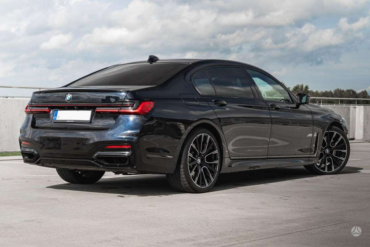 BMW 750, 4.4 l., Седан