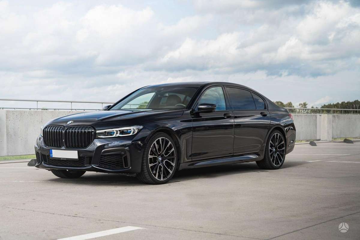 BMW 750, 4.4 l., Седан