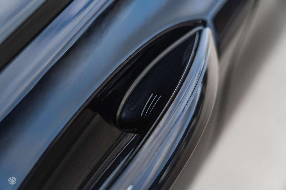 BMW 750, 4.4 l., Седан