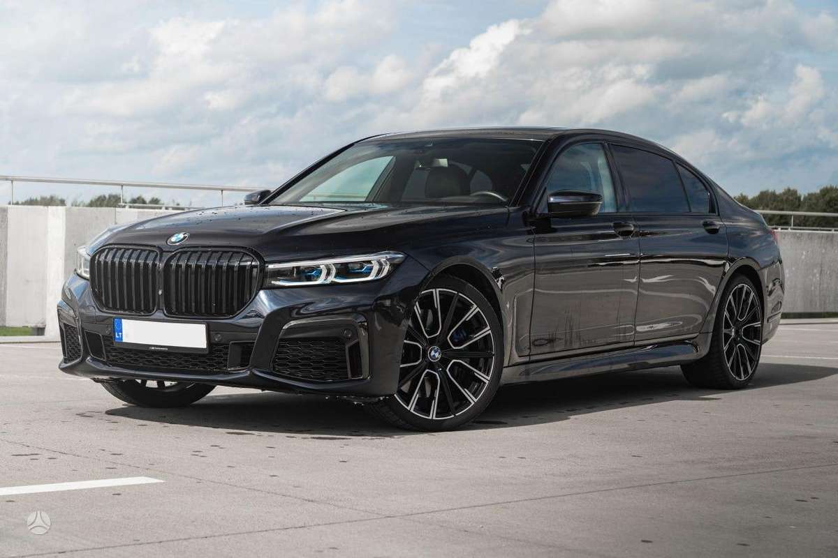 BMW 750, 4.4 l., Седан