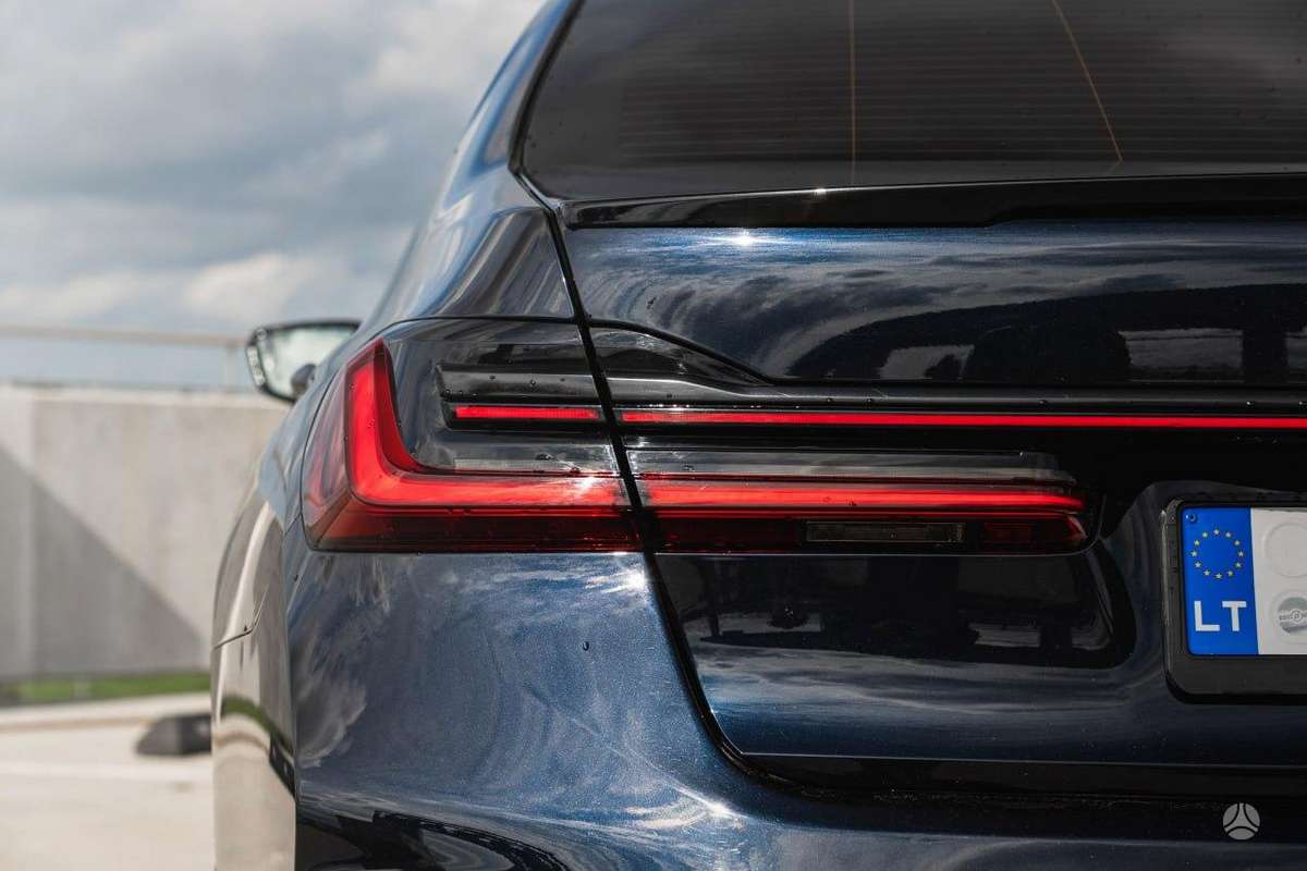 BMW 750, 4.4 l., Седан