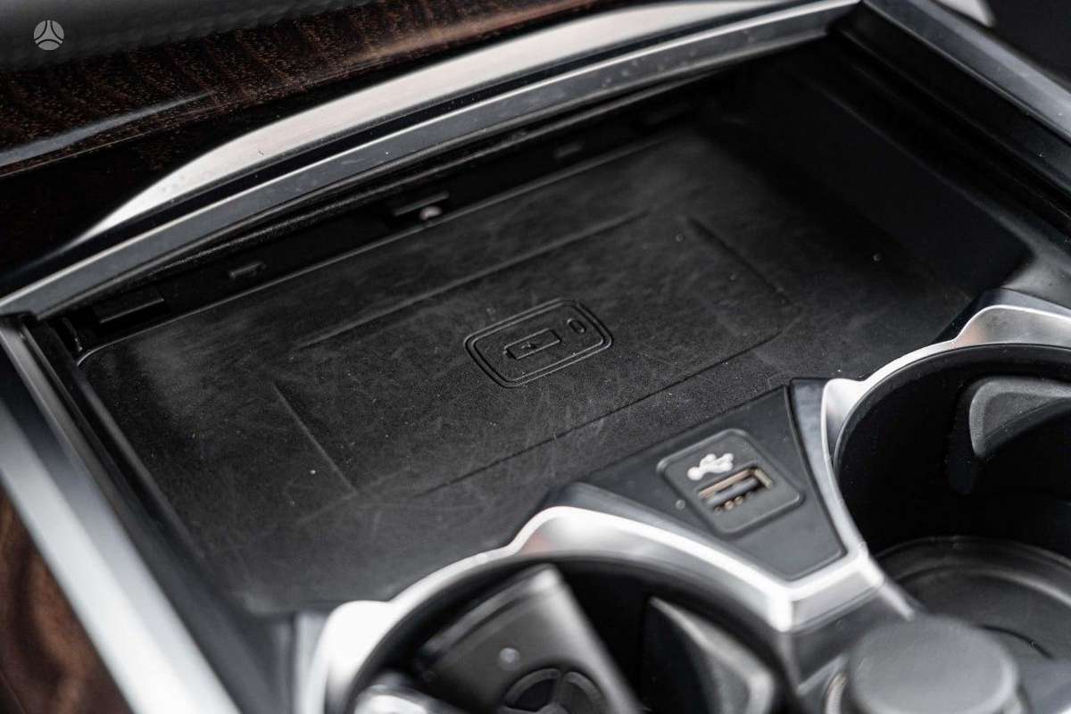 BMW 750, 4.4 l., Седан