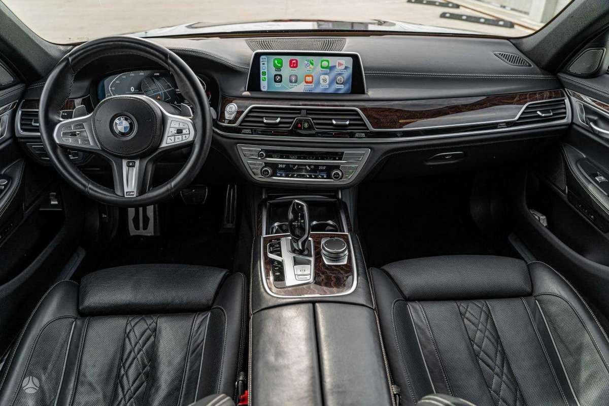 BMW 750, 4.4 l., Седан