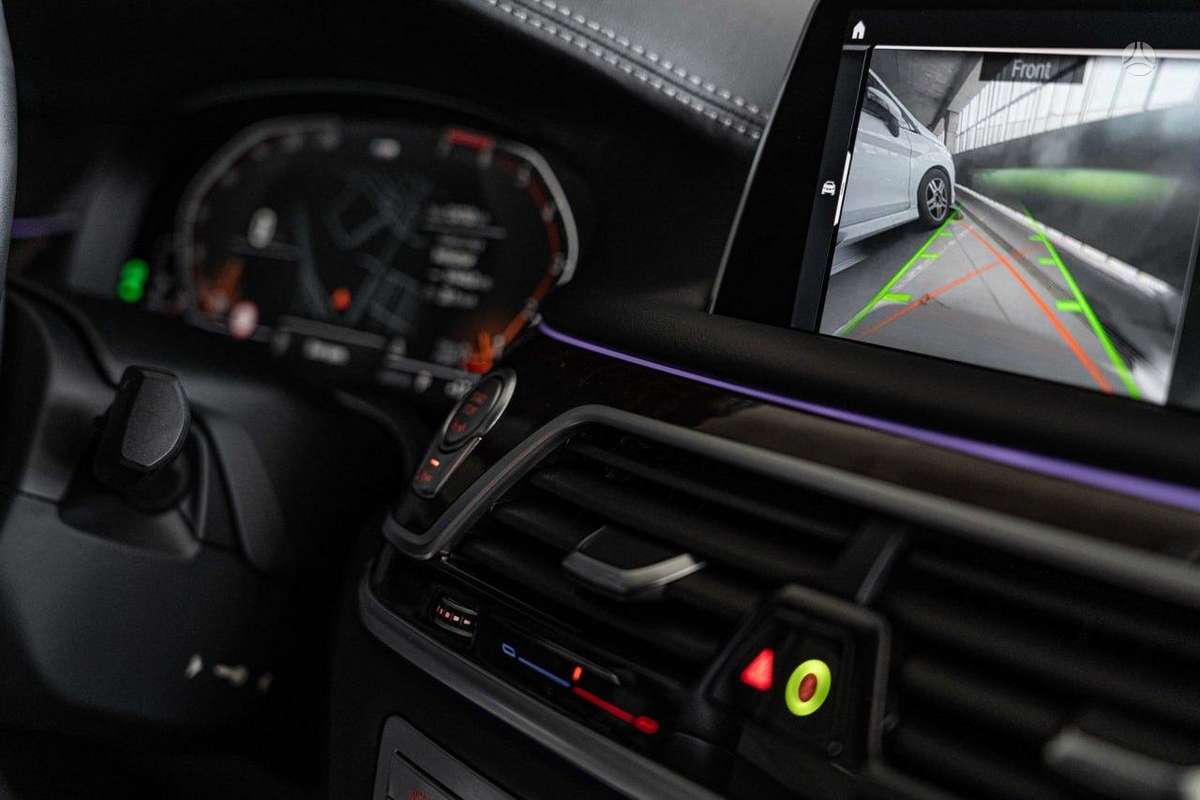 BMW 750, 4.4 l., Седан