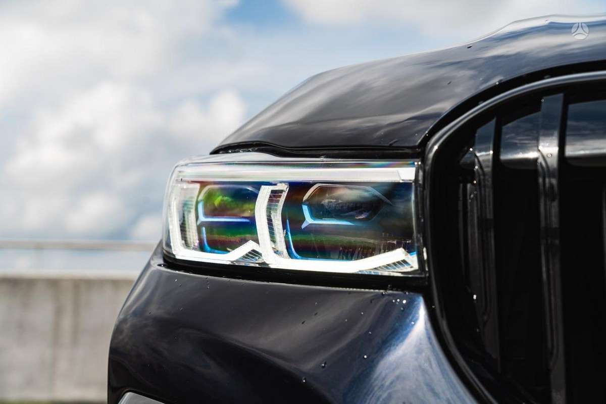 BMW 750, 4.4 l., Седан