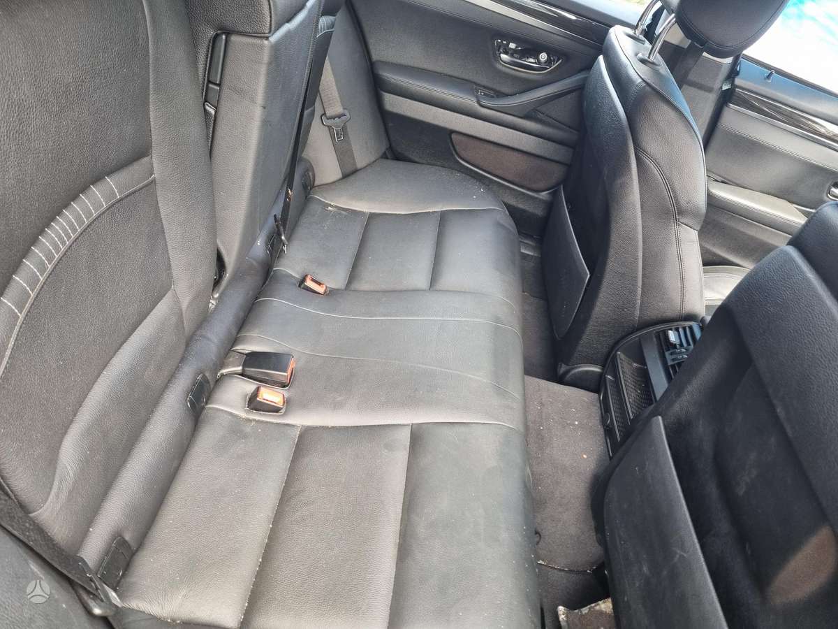 BMW 5 serija dalimis