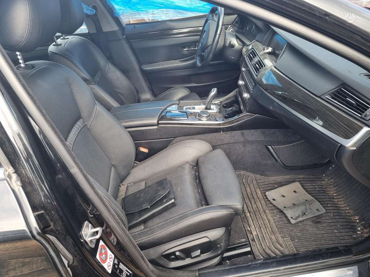 BMW 5 serija dalimis